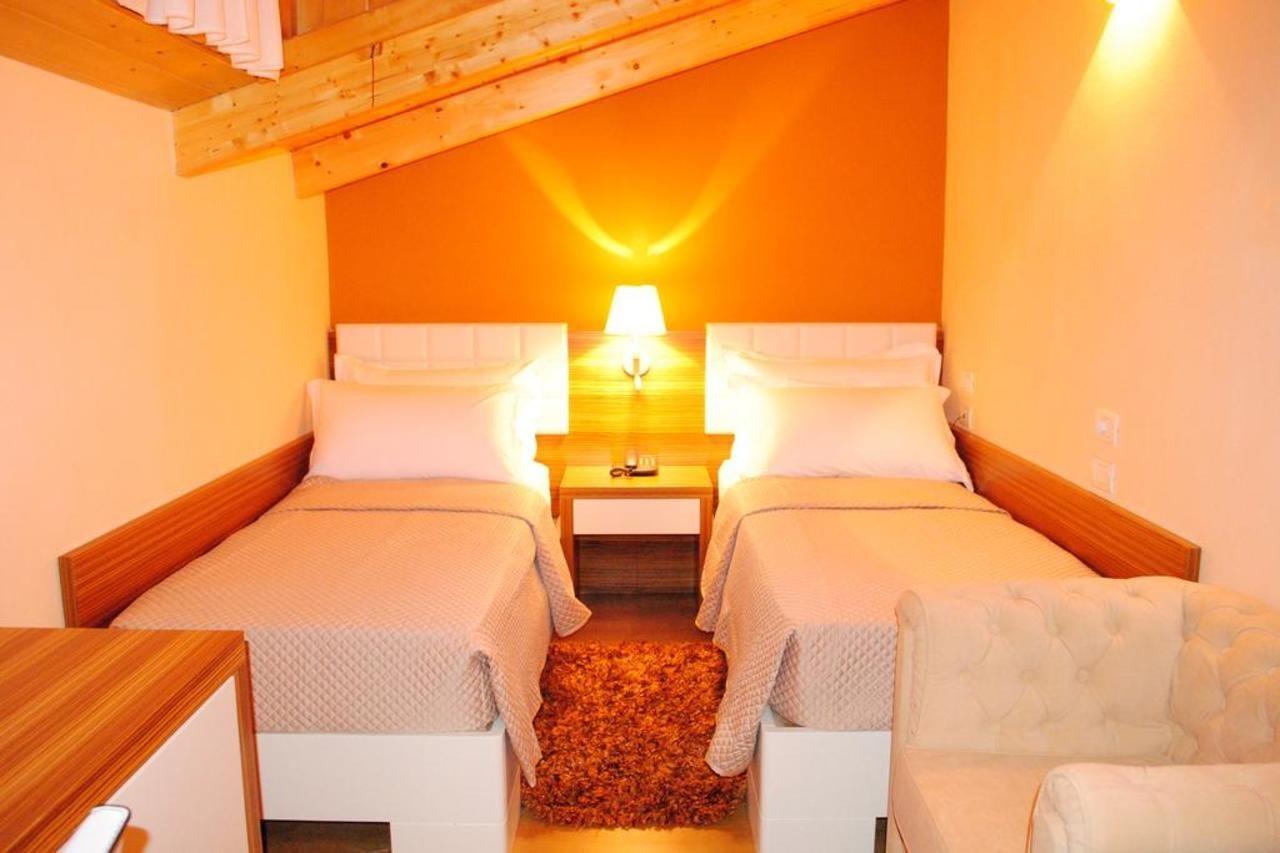 Hotel Vila 60 Tirana Exterior photo